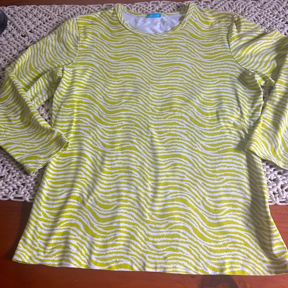 J McLaughlin Zebra Print Catalina Cloth Top Peridot and White 3/4 Sleeve - Picture 4 of 9